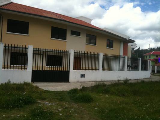 Casas en Venta Tras el Sper Stock (control Sur) Machangara - Cuenca
