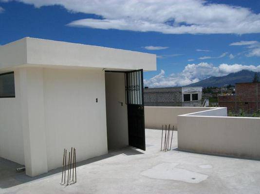Casas en Venta Humberto Fierro y Av.cervantes, Universidad Catolica Ficoa - Ambato