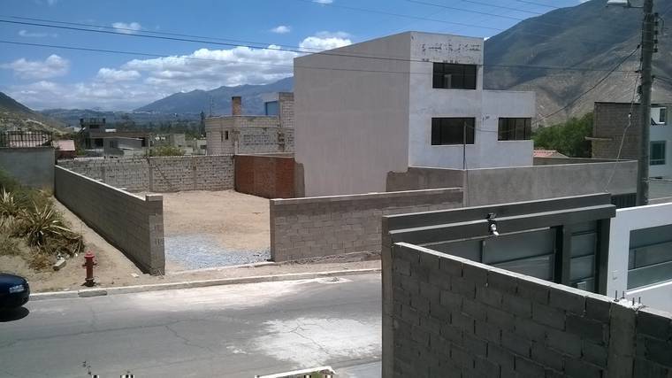 Terreno en Venta Sector la Pampa en Pomasqui 460 m² de Construcción  - Quito