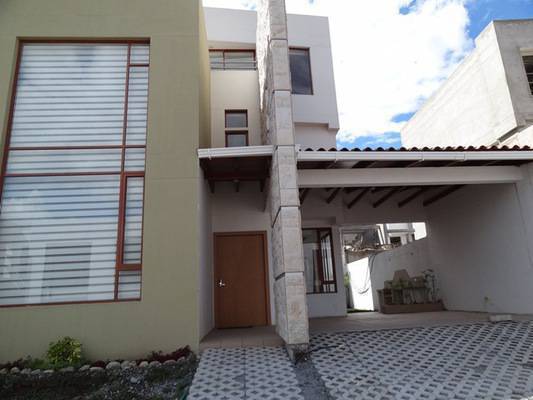 Casas en Venta Sector Cumbay - Quito